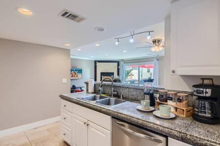 Awesome 3Br 2Bth 1 Block To Beach C2 Newport Beach Zewnętrze zdjęcie